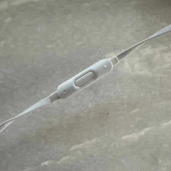 Beats by Dr. Dre EP ML9A2LL/A Headphones - White - Picture 6 of 9